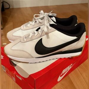 NIB Nike Pacific White and Black Women’s Sneakers Size 9.5